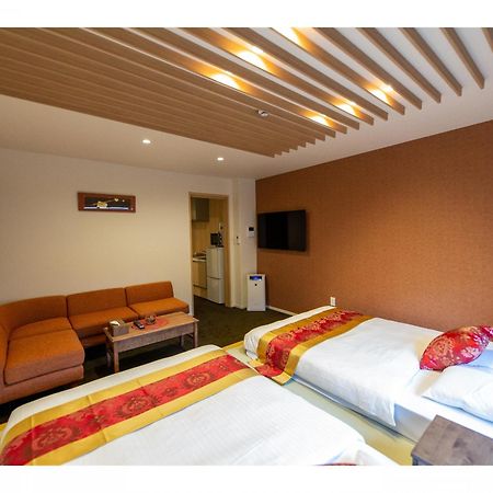 Aparthotel Grand Base Hiroshima Ekimae Exterior foto